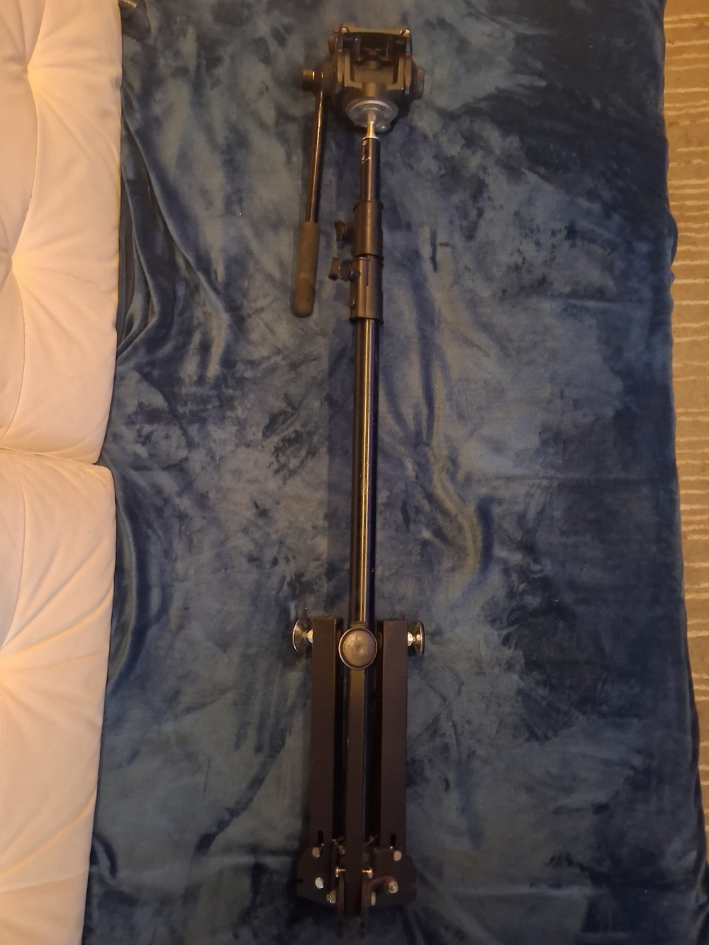 Bogen Manfrotto 3211 tripod with the 3029 3-way pan-tilt head